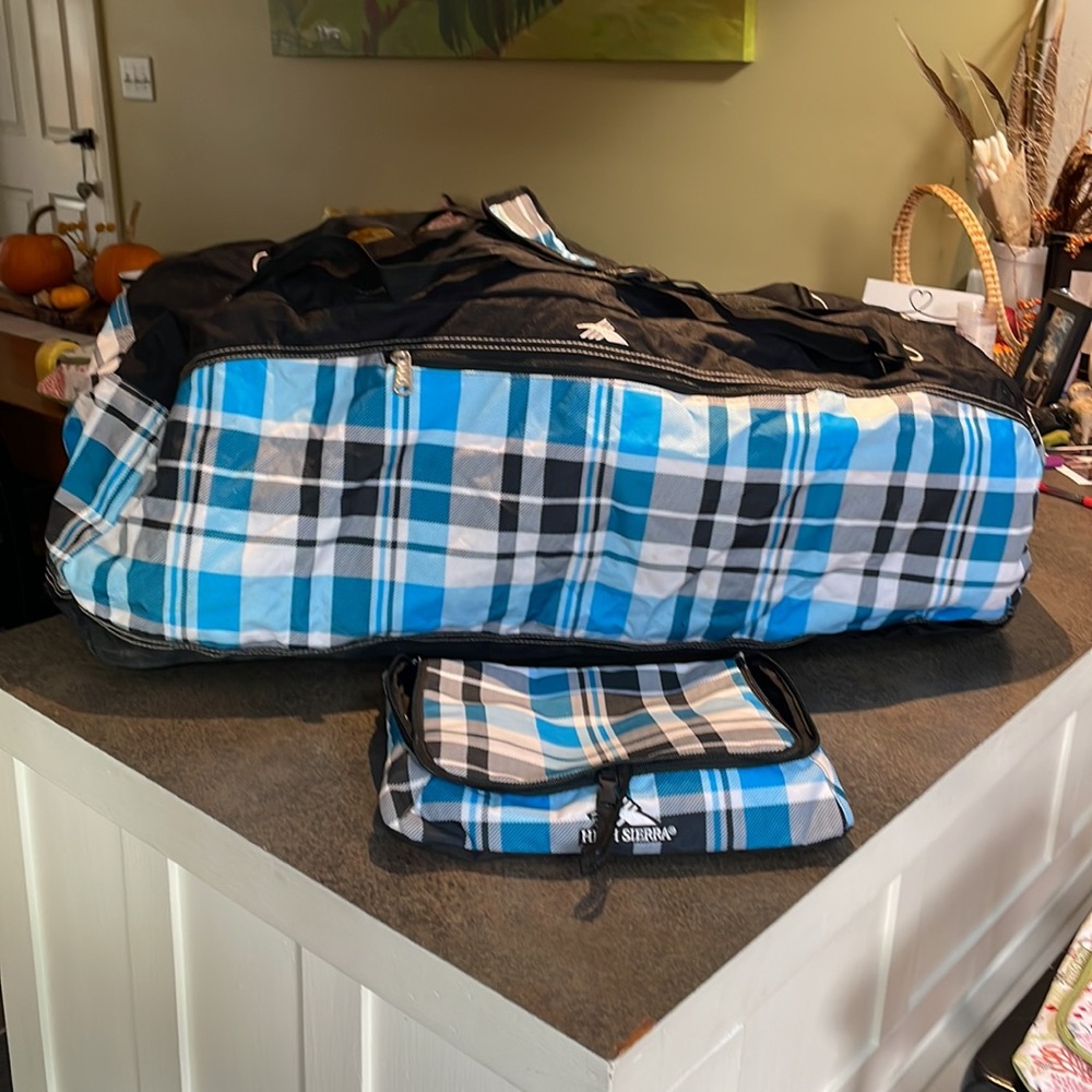 High Sierra HUGE Duffle, 32”long, 16” wide 14” tall with massive room.